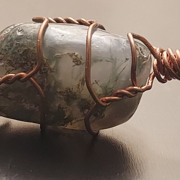 Green Agate Wire-Wrapped Pendant - Picture 4 of 6